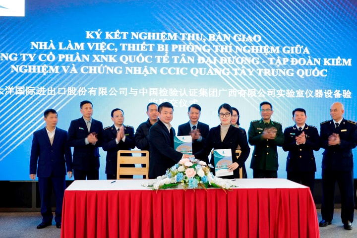 Bàn giao phòng thí nghiệm Nông sản và Thực phẩm (CCIC) tại cửa khẩu cầu Bắc Luân II