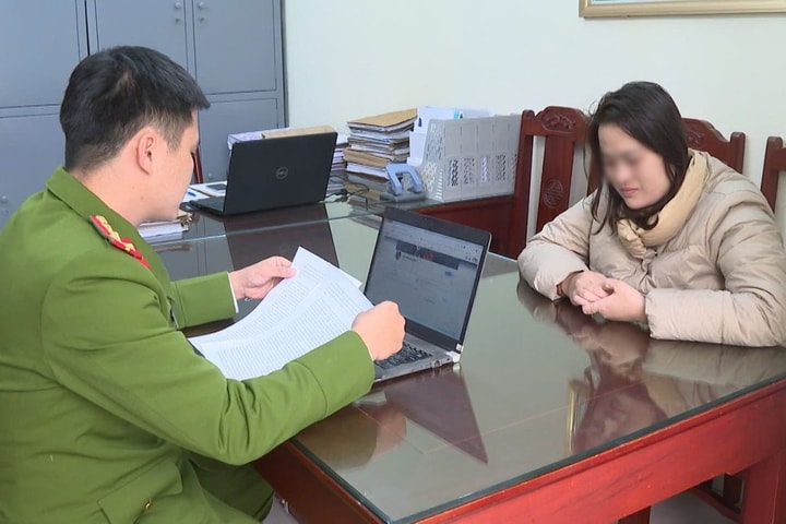 Mất tiền tỷ vì bói toán online