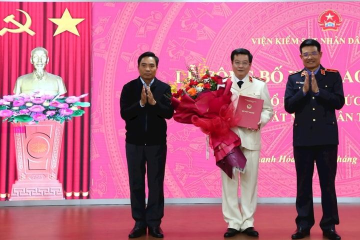 Trao Quyết định bổ nhiệm Viện trưởng VKSND tỉnh Thanh Hóa