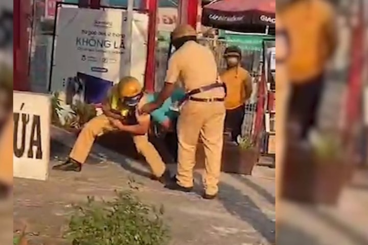 Vụ CSGT khống chế tài xế taxi, Công an TP.HCM nói gì?