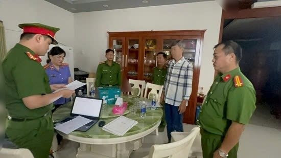Khởi tố nguyên Cục trưởng Cục thuế tỉnh Cà Mau