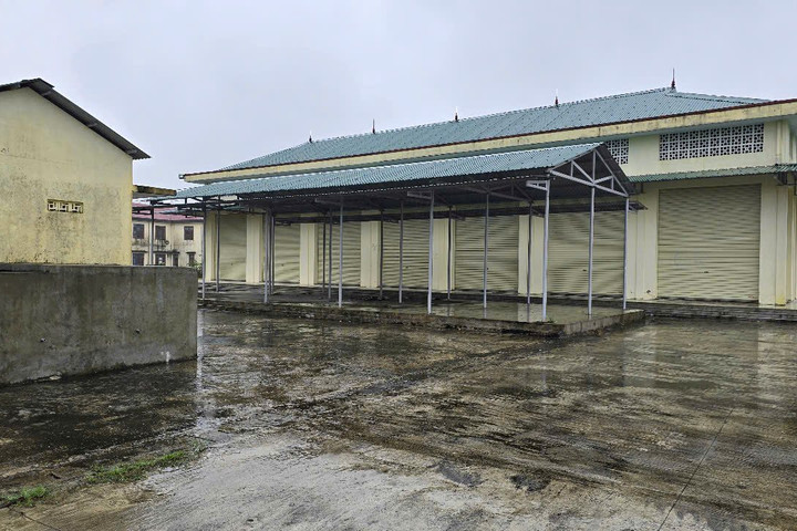 Quảng Trị: Chợ tiền tỷ xây xong bỏ hoang nhiều năm