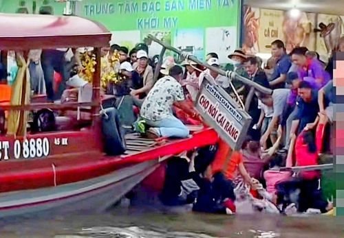 Thông tin vụ du khách “rơi xuống sông” tại chợ nổi Cái Răng