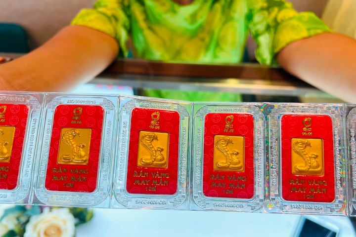 Giá vàng hôm nay 18/2: Vàng đảo chiều tăng