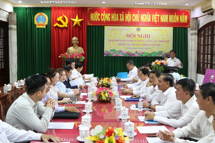 Tăng cường công tác thông tin tuyên truyền giữa Báo Công lý và TAND hai cấp tỉnh Vĩnh Long