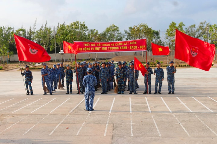 Vùng Cảnh sát biển 4 tổ chức thực hiện “Ngày thứ Bảy tình nguyện, “Ngày Chủ nhật xanh”