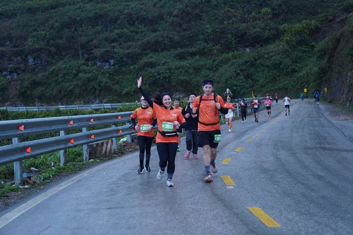 Hoa hậu Nông Thúy Hằng cùng hơn 2.000 VĐV dự giải Marathon quốc tế