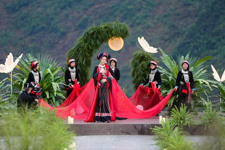 Huyền thoại "Hỷ Sắc Lạc Hồng" nơi cao nguyên đá Hà Giang