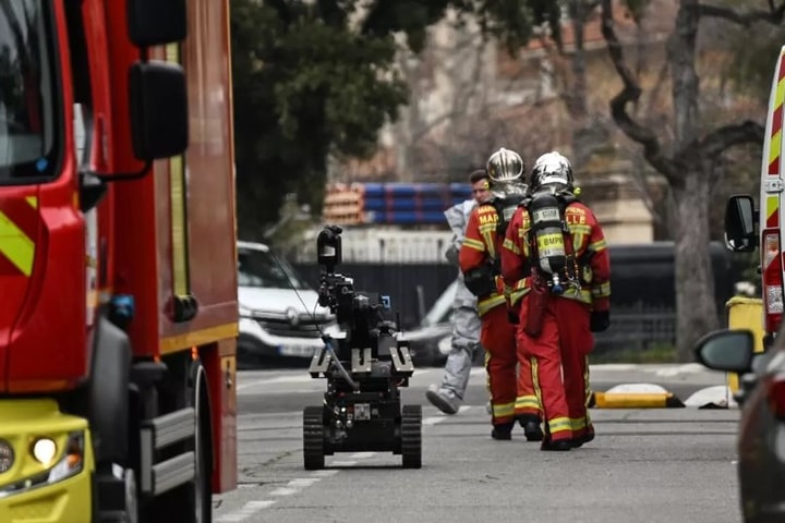 Pháp bắt giữ hai người sau vụ ném bom xăng vào lãnh sự quán Nga