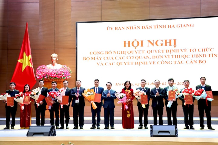 Hà Giang: Công bố quyết định về tổ chức bộ máy và công tác cán bộ