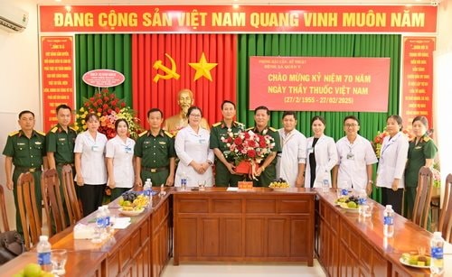 Bộ CHQS tỉnh Kiên Giang chúc mừng kỷ niệm 70 năm Ngày Thầy thuốc Việt Nam