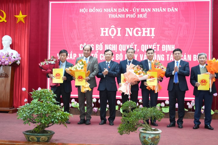 TP Huế: Công bố các Quyết định bổ nhiệm cán bộ sau hợp nhất Sở, ngành