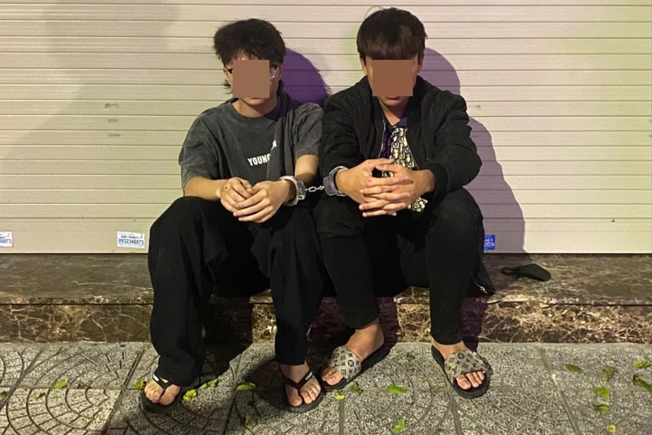 Mang hung khí náo loạn đường phố