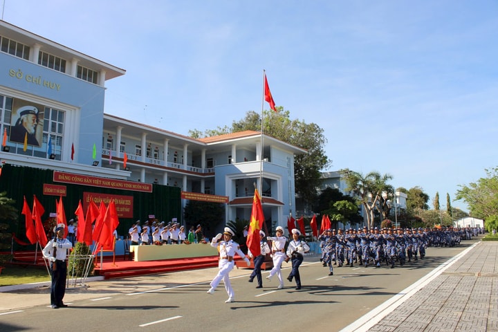 Vùng 2 Hải quân tổ chức Lễ ra quân huấn luyện năm 2025