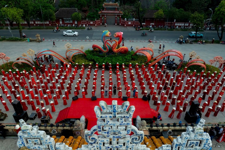 Chương trình liên hoan 'Khúc xuân ca tự hào' thu hút gần 1.000 người tham dự