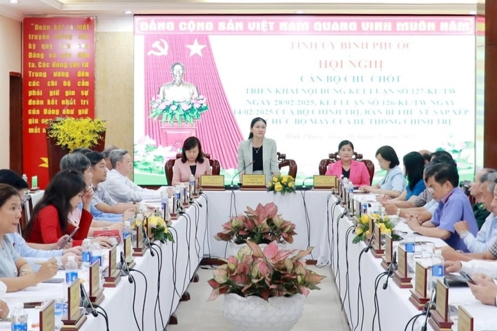 Bình Phước tiếp tục "vừa chạy vừa xếp hàng"