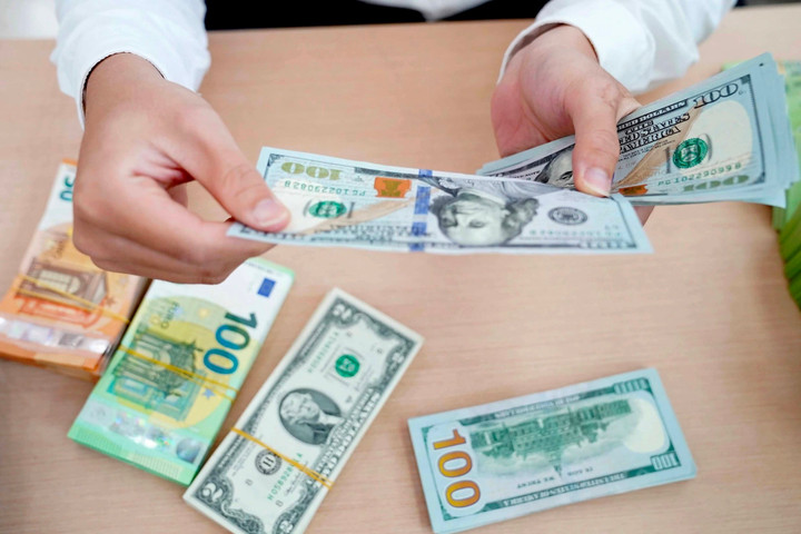 Tỷ giá USD ngày 11/3: Thị trường 'chợ đen' xuống dốc, thế giới lao đao