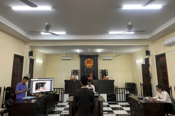 Nam thanh niên lĩnh án tù vì dùng chai bia gây thương tích