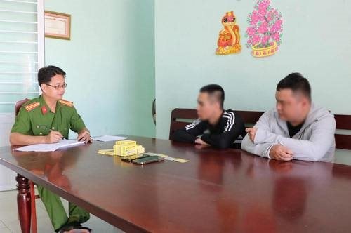 Xử lý 2 đối tượng rải 3.000 tờ rơi cho vay tiền góp