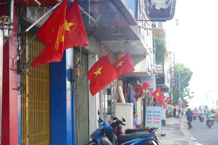 TP.HCM yêu cầu người dân treo cờ Tổ quốc ngày Giỗ Tổ Hùng Vương