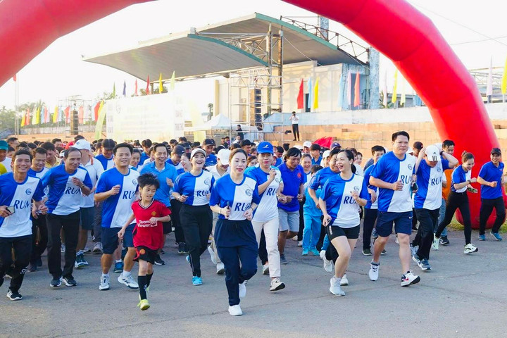 Gần 3.000 người tham gia Ngày chạy Olympic vì sức khỏe toàn dân