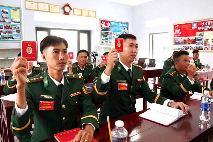 Đại hội điểm chi bộ Đồn Biên phòng cửa khẩu Cảng Năm Căn