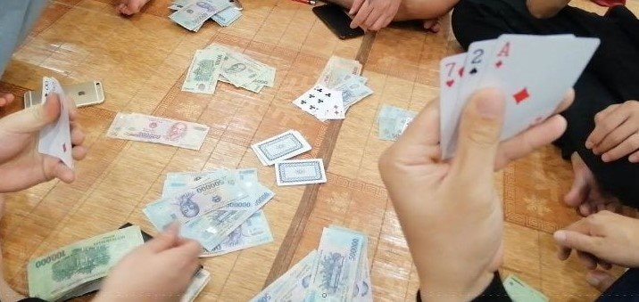 Đề nghị kỷ luật cảnh cáo công chức đánh bạc ở phường Đông Giang
