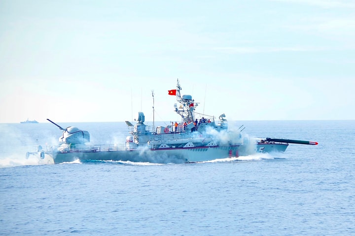 Đề xuất thêm quy định về tàu quân sự Việt Nam đi nước ngoài