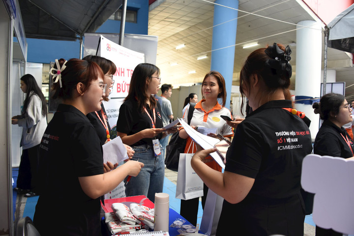 Cơ hội việc làm với mức lương hàng chục triệu cho sinh viên TP.HCM