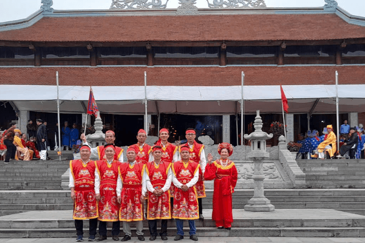 Âm vang bài thơ thần
