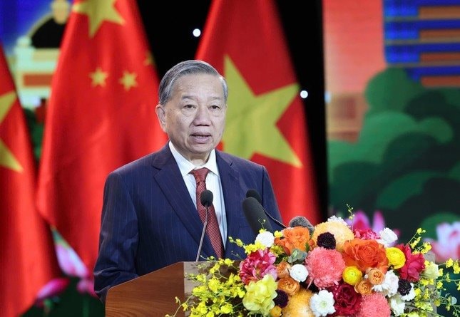 Tổng Bí thư Tô Lâm gặp lưu học sinh Việt Nam và Trung Quốc qua các thời kỳ