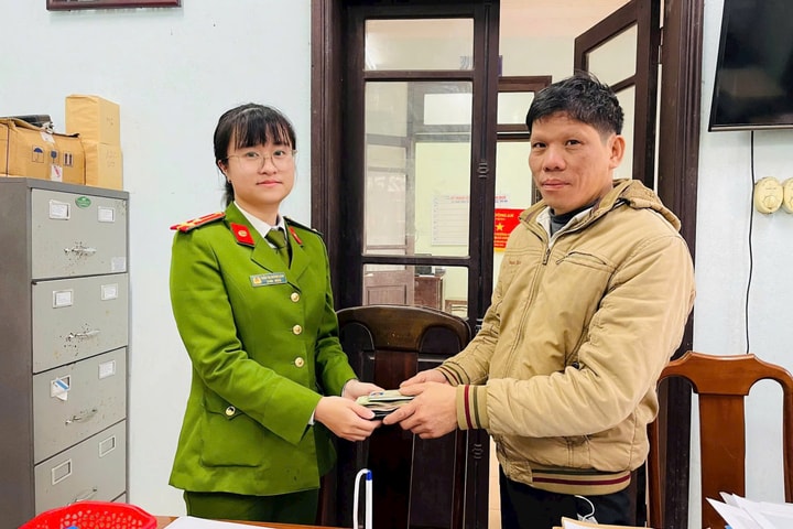 Hành động đẹp của người thợ xây ở Huế