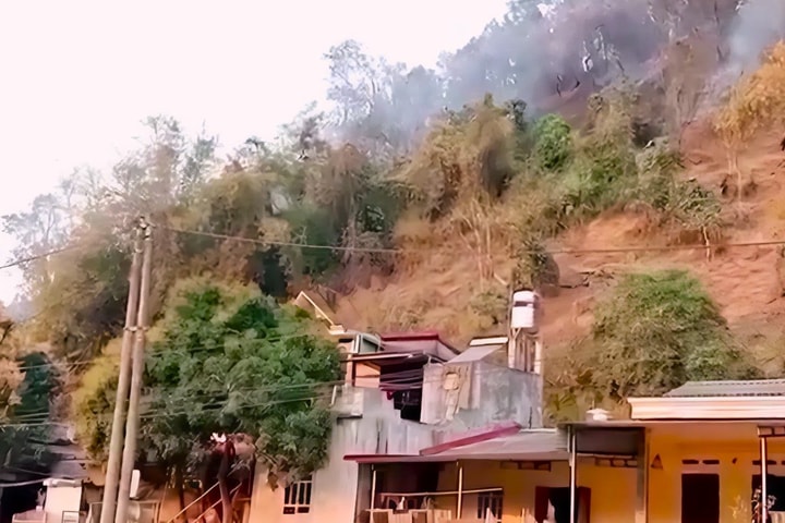 Cháy rừng đe dọa an toàn nhiều hộ dân tại thành phố Bắc Kạn