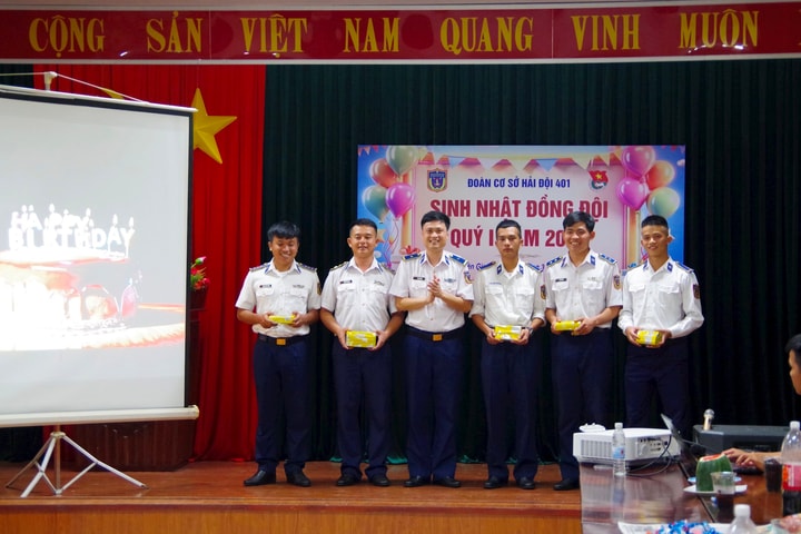 Tuổi trẻ Hải đội 401 hưởng ứng tháng thanh niên