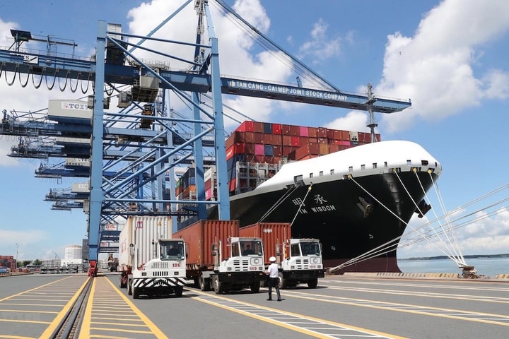 Phải lập hóa đơn khi chuyển giao hàng hóa xuất khẩu dù chưa thu được tiền