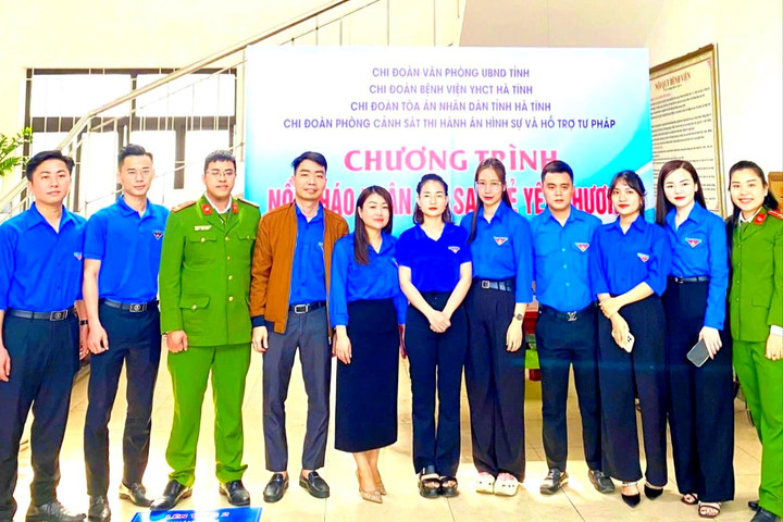 Chi đoàn TAND tỉnh Hà Tĩnh phối hợp tặng hàng trăm suất cháo cho bệnh nhân