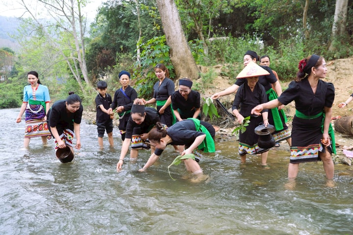 Tiếng sấm gọi mùa: Lời thiêng giữa đất trời