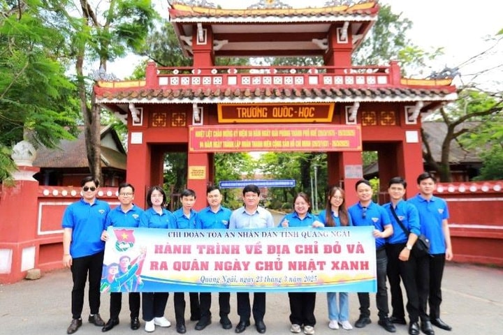 Chi đoàn TAND tỉnh Quảng Ngãi tổ chức hành trình tìm về địa chỉ đỏ