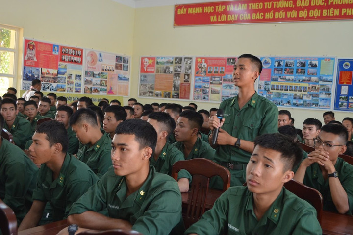 Bộ đội Biên phòng Đăk Lăk đối thoại và tuyên dương tuổi trẻ tiêu biểu