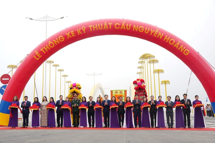 Cầu Nguyễn Hoàng thông xe kỹ thuật nhân ngày Giải phóng Huế 26/3