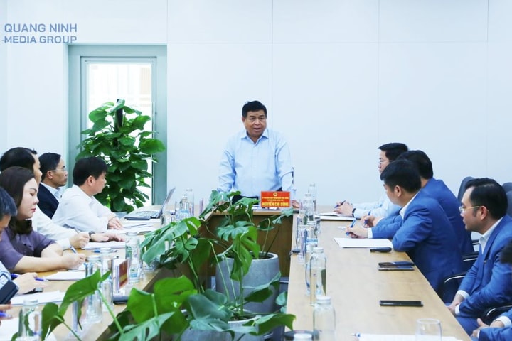 Phó Thủ tướng Nguyễn Chí Dũng làm việc tại KCN Bắc và Nam Tiền Phong