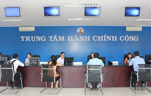 Hà Nội tiếp nhận phản ánh chậm trễ xử lý hồ sơ “làn xanh” qua Tổng đài AI