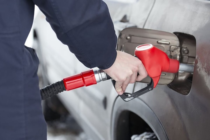 Giá xăng dầu ngày 28/3: Tiến gần mức kỷ lục của tháng