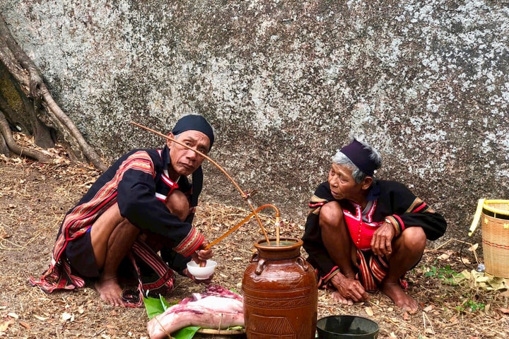 Về Plei Ơi xem lễ cầu mưa trên đỉnh núi thần Chư Tao Yang