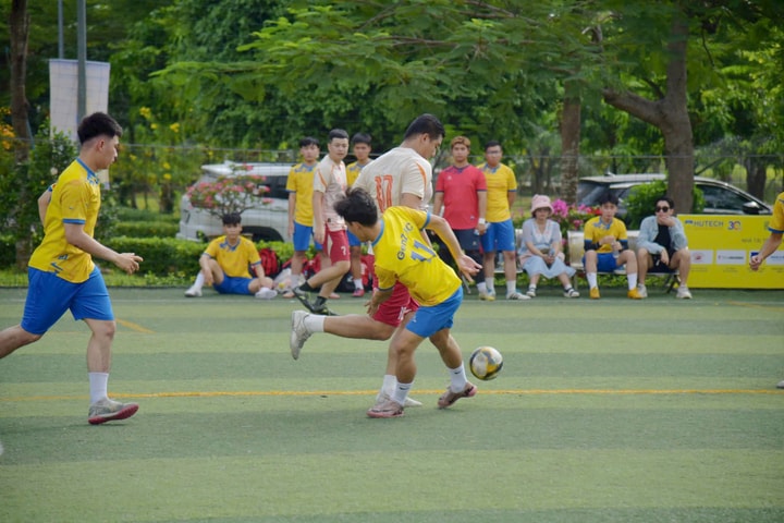 Khai mạc giải bóng đá "Hutech Alumni Football 2025"