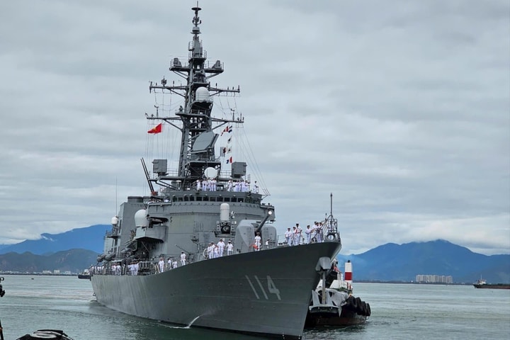 Tàu huấn luyện Suzunami Nhật Bản cập cảng Đà Nẵng