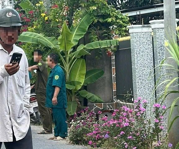 Hai mẹ con tử vong bất thường trong căn nhà đầy vết máu