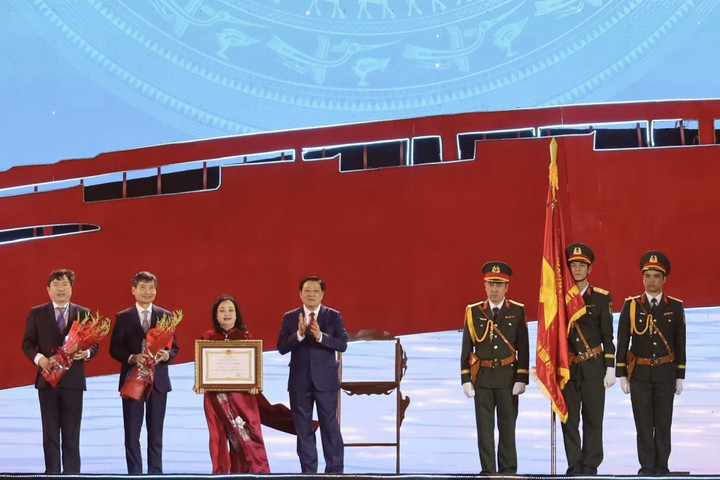 Phú Yên đón nhận Huân chương Lao động hạng Nhất