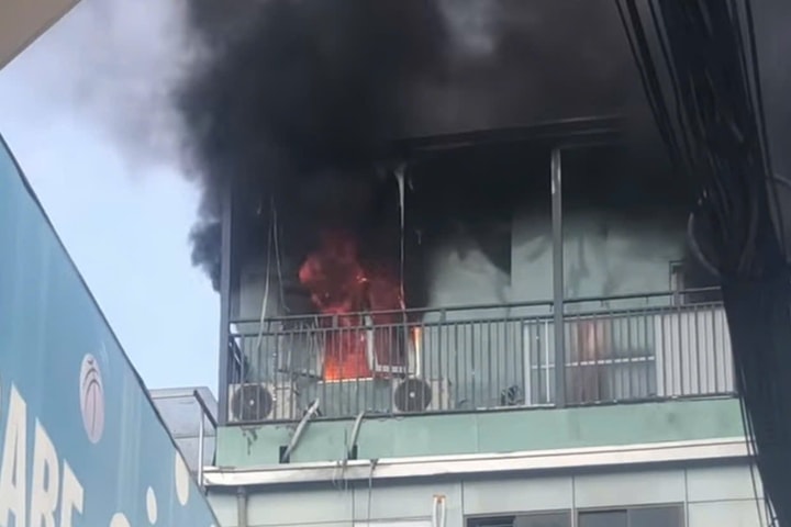 Cháy nhà 5 tầng ở TP.HCM