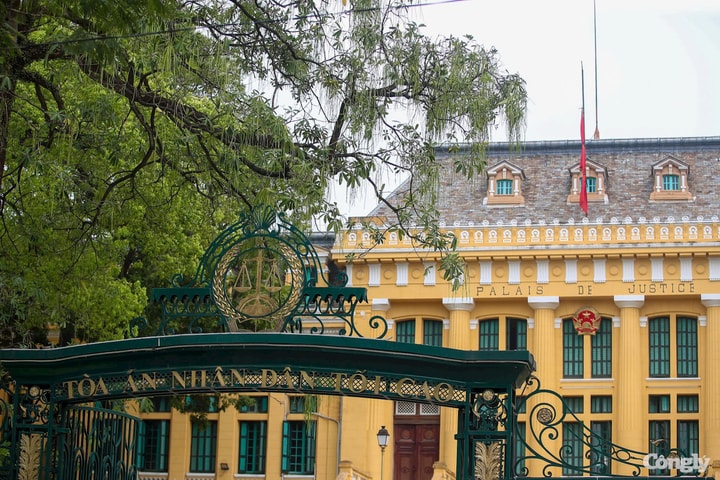 Các công sở treo cờ rủ Quốc tang đồng chí Khamtay Siphandone